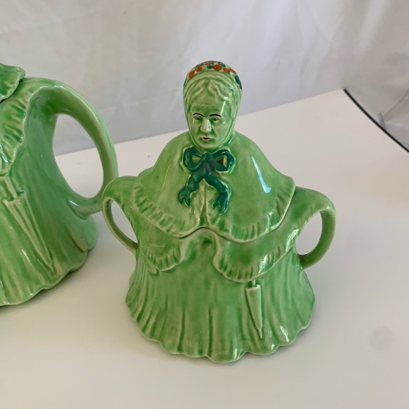 Vintage little old lady teapot, cream and sugar - Picture 6 of 8